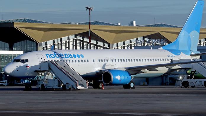 Horor po přistání. Stevard upustil holčičku, ta spadla na hlavičku