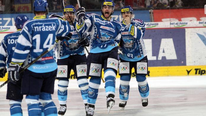 Kladno se VYHOUPLO do čela extraligové tabulky