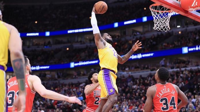 Satoranský proti LeBronovi: Ikona řídila obrat a má další triple-double!