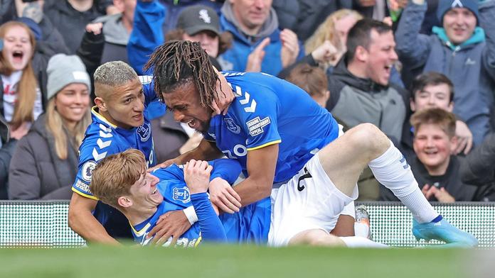 Everton v důležitém utkání přehrál United, Chelsea dala kanára