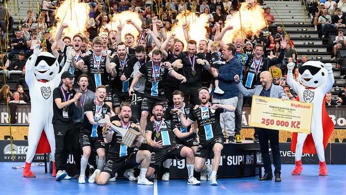 Mladá Boleslav se vrátila na florbalový trůn. Opět se přepisoval divácký rekord