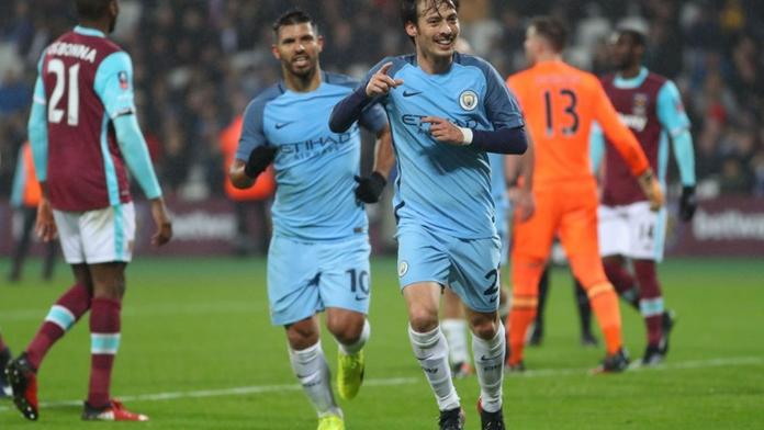 Penalta, vlastňák a nakonec debakl. West Ham nestačil na City