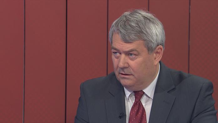 Ať splní podmínky, nebo si najde někoho jiného, hrozí Filip Babišovi