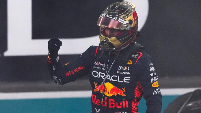 Verstappen vyhrál i poslední závod sezony, navíc překonal šampiona Vettela