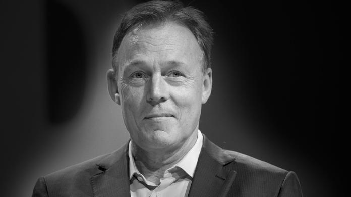 Zemřel místopředseda Spolkového sněmu. Zkolaboval při natáčení