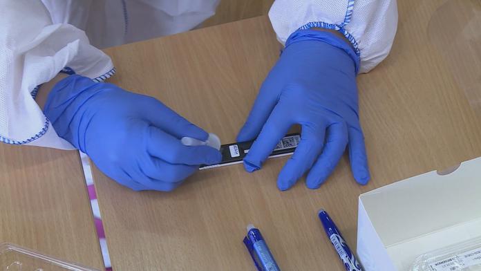 Konec testů před návratem ze zahraničí? Soud nařízení zrušil