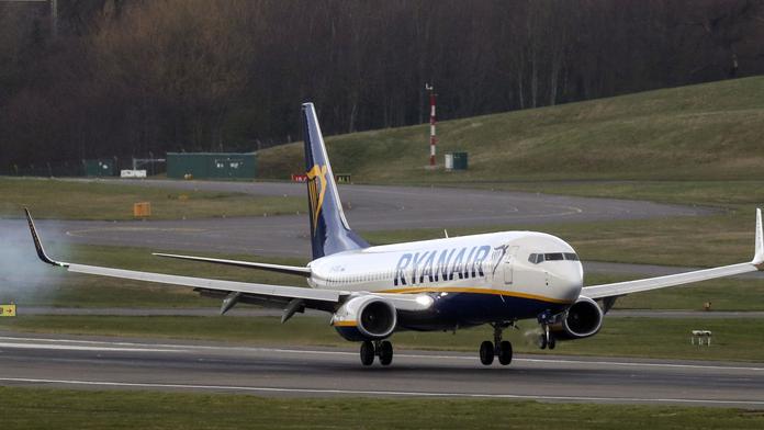 Při letu z Itálie vyhlásili stav ohrožení. Pilot před přistáním ztratil vědomí