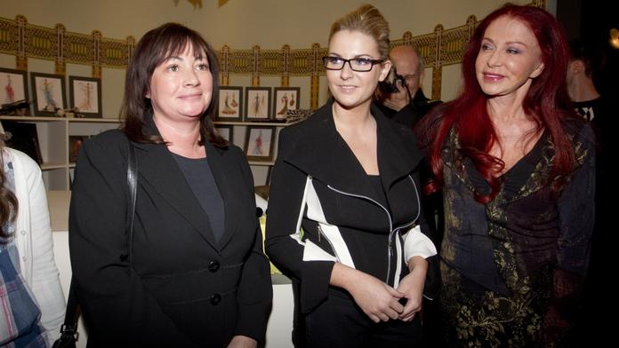 Paní prezidentová Ivana Zemanová se přestala schovávat. PODÍVEJTE