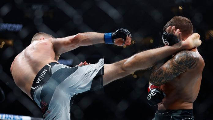 Justin Gaethje kope Dustina Poiriera