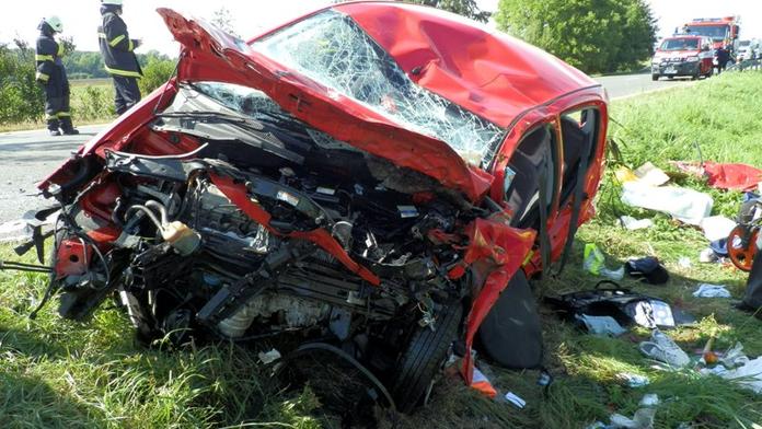 Spolujezdec opilého řidiče nepřežil nehodu, další muž zemřel na Písecku
