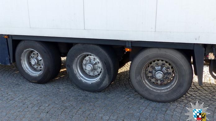 Časovaná bomba. Kamion vezl 40 tun, podívejte se, v jak hrozném byl stavu