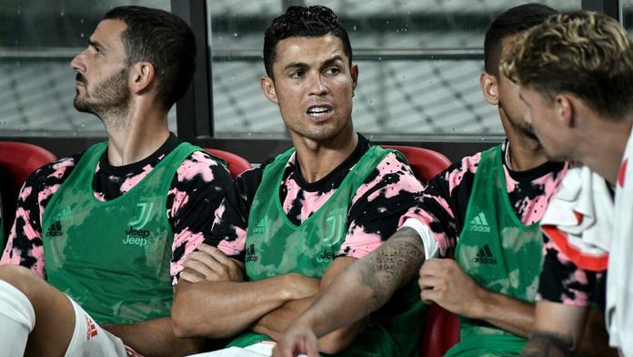 Sorry, Ronaldo hrát nechce, omlouval hvězdu Nedvěd. Bude soud!