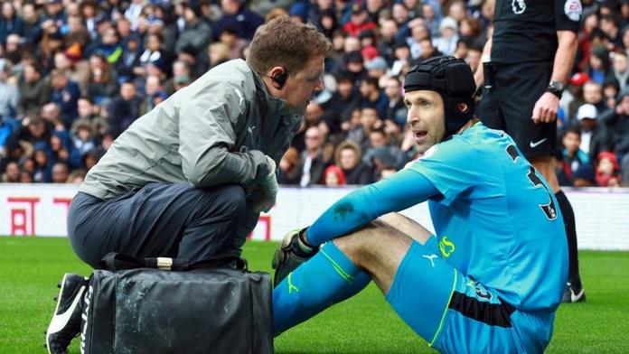 Problém pro Arsenal! Brankář Čech nedochytal kvůli zranění