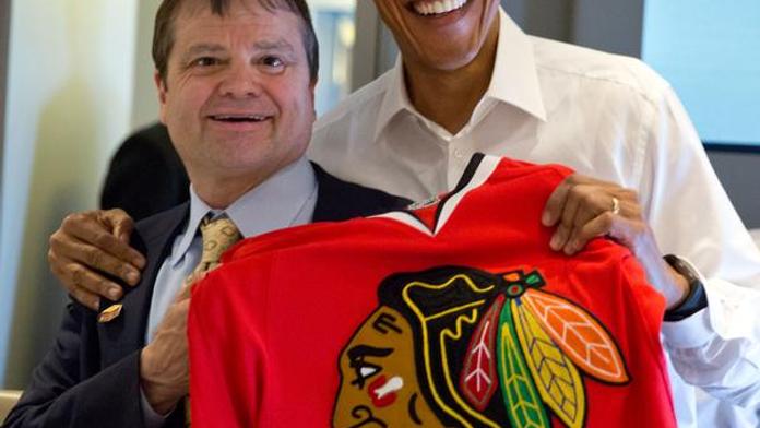 Ve finále fandí i nejmocnější muž planety. Čí dres Obama třímá?