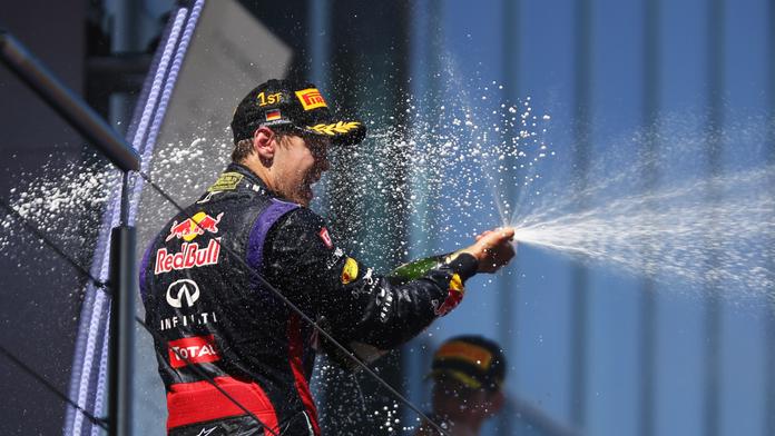 Vettel vyhrál domácí drama. Udržel Räikkönena za zády