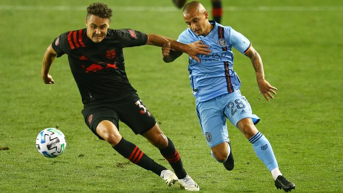 Newyorské derby ovládli Red Bulls, Columbus zůstává neporažený