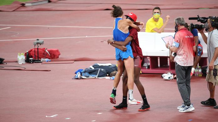 Dojemný olympijský příběh: Výškaři už nechtěli závodit, podělili se o zlato