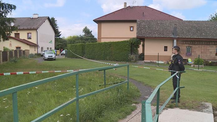 Masakr u Jičína: Muž našel mrtvou matku, sestru a synovce (2)