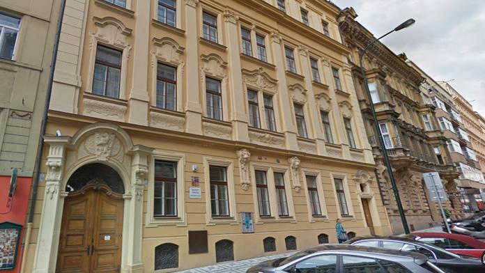 V pražském gymnáziu našli granát. Policie evakuovala 500 lidí