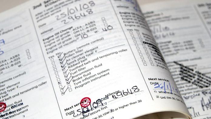Sháníte ojeté auto? Pozor, servisní knížka může být falešná!
