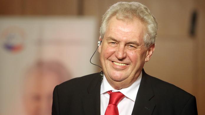 Zeman špatně chodí kvůli potížím s palcem. Podstoupil několik operací