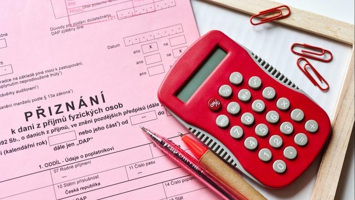 Termín podání daňového přiznání se blíží. Spočítejte, kolik zaplatíte. KALKULAČKA