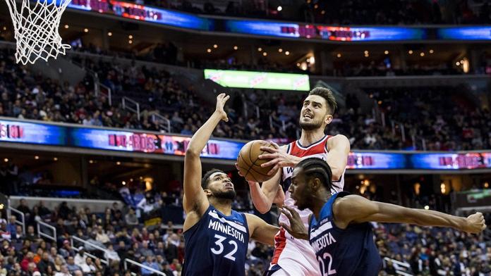Satoranského magie nadchla fanoušky! Westbrook slaví stovku
