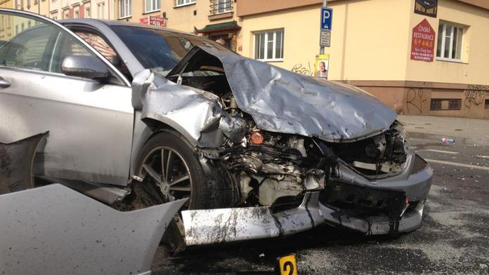 FOTO HRŮZY: Takhle dopadla šílená jízda řidiče v Praze