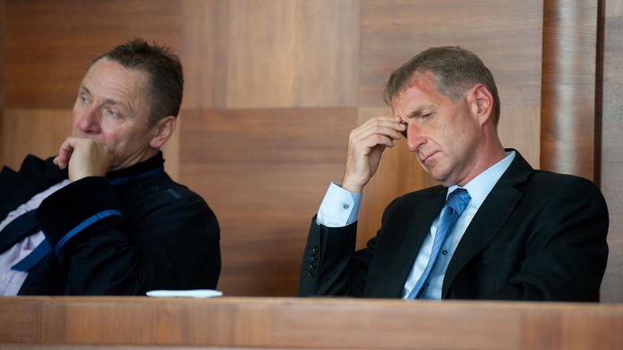 Janoušek byl na operaci, kvůli potížím zůstává venku z vězení