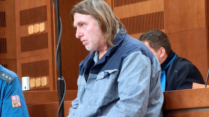 Invalidovi rozsekal hlavu kladivem, dostal 22 let vězení