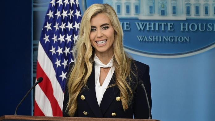Nová Trumpova mluvčí se stala terčem posměchu. Její přeřeknutí baví internet