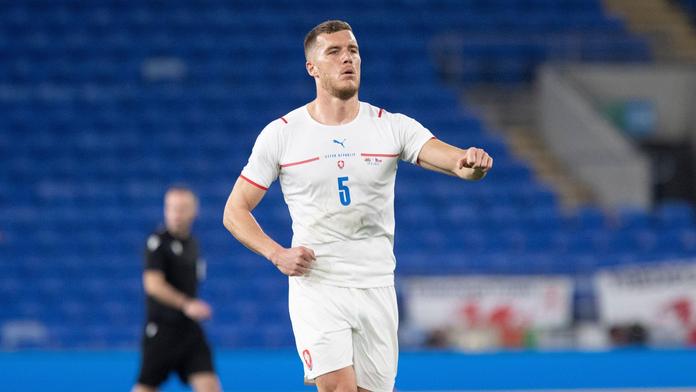 Další změna ve fotbalové reprezentaci. Kvůli zranění odjel zkušený obránce
