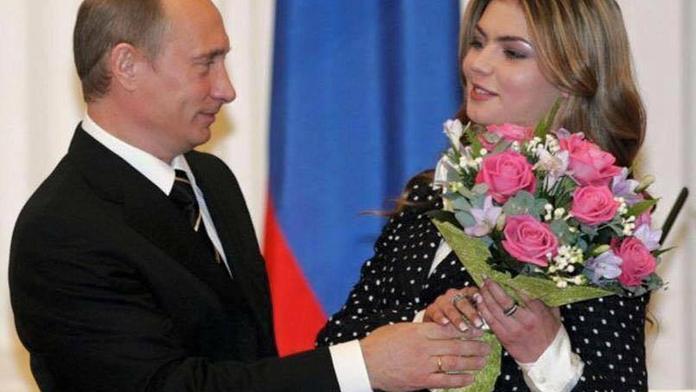 Je Putin ženatý? "Tajná" milenka ukázala snubní prsten a děti!