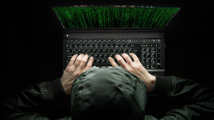 Policie hledala nebezpečného teroristu. Vyklubal se z něj teenager