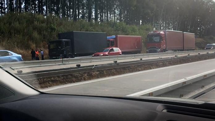 Nehoda náklaďáků ucpala dálnici D1, kolona měla přes 10 kilometrů!