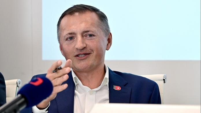 Poražení semifinalisté vyfasovali tučné tresty. Platit bude i boss Pardubic Dědek