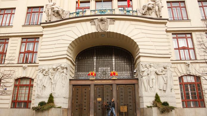 Policejní inspekce zadržela další dva policisty kvůli korupci