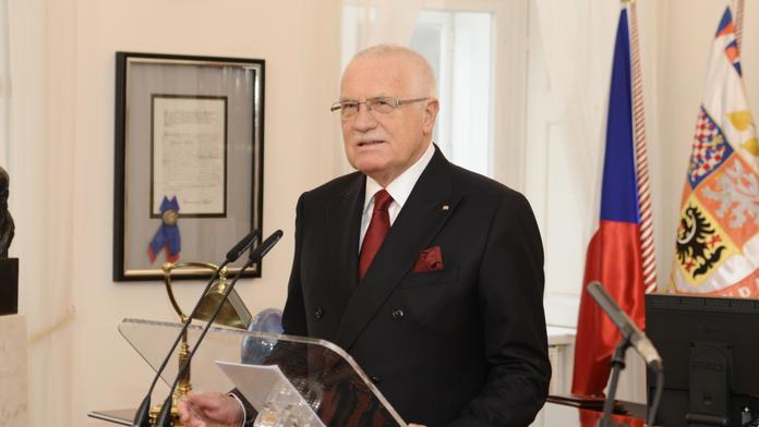 Klaus podpisem změnil ústavu. Jeho nástupce budeme volit přímo