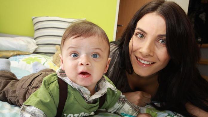 Zklamaná Eva Decastelo: Syn je manželův klon, po mně nemá nic