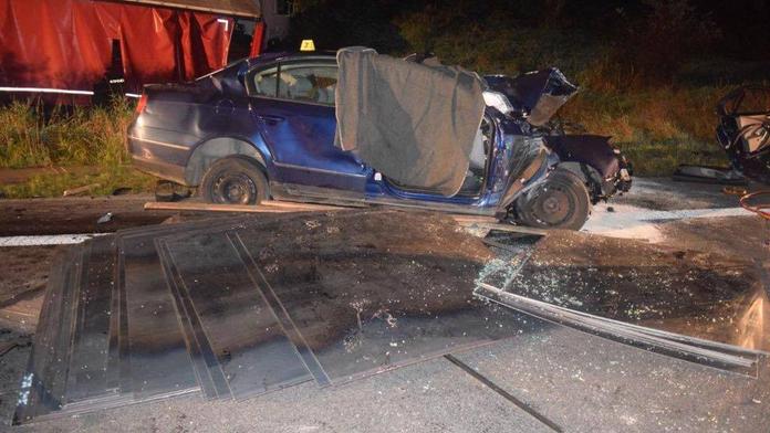 Tragická nehoda: Zemřel mladý pár a ani ne měsíční miminko