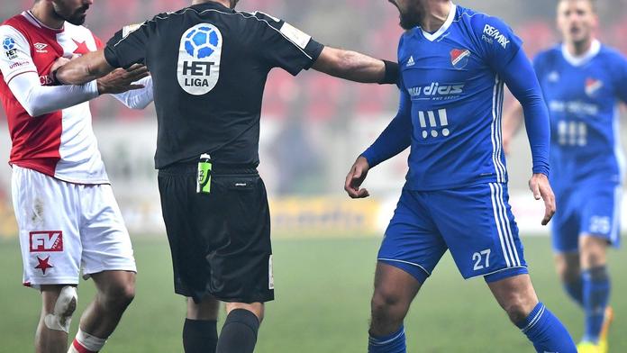Ostravě upřel rozhodčí penaltu, Krmenčíkův gól platit neměl!