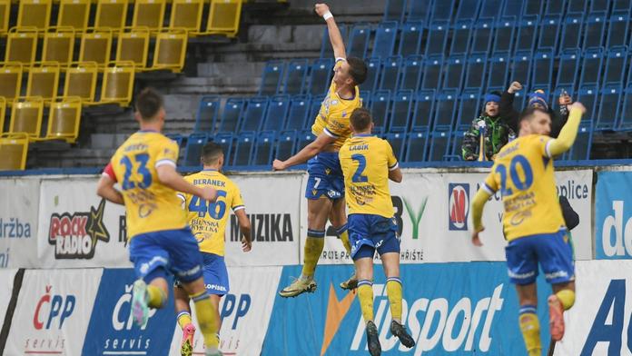 Fotbalisté Teplic se radují z gólu