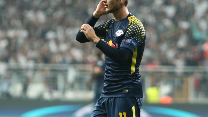 Historický okamžik! Fotbalista se nechal vystřídat kvůli rámusu