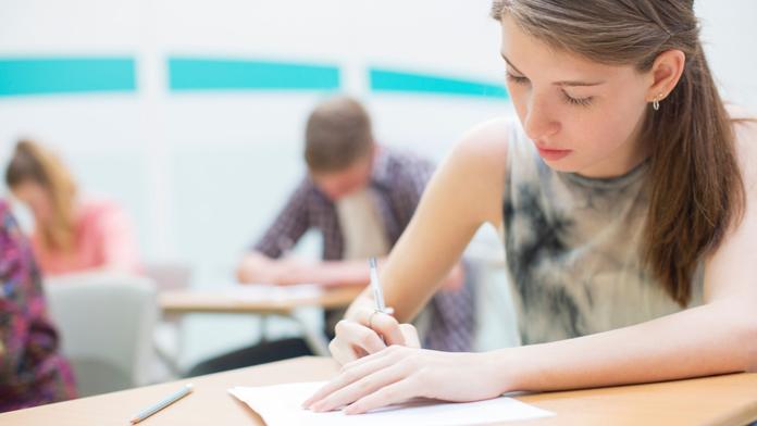 Dobrá zpráva pro studenty. Ministerstvo změnilo pravidla letošních maturit