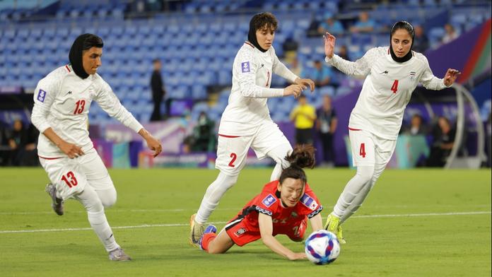 Sport se opět stal politickým jevištěm. Íránky se před zápasem vymezily proti režimu