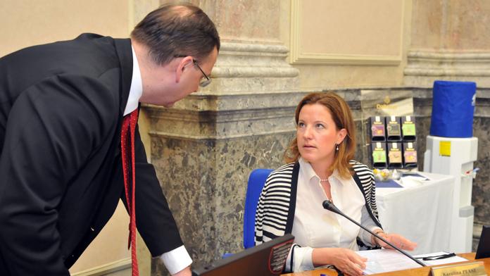 Nečas: Nechci ve vládě bývalého "bezpečáka" Bárty! Můžu položit vládu, reaguje Peake