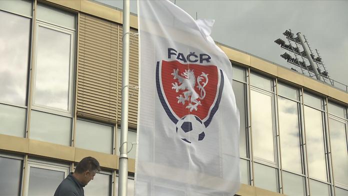 Konec rozhodčího a trestní oznámení. FAČR tvrdě trestá za podezřelé sázky