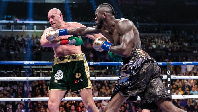 Wilder má místo ruky dělo! Na zem srazil všechny své soupeře