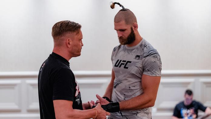 McGregor do toho hodil vidle, říká kouč Procházky. Původní termín byl v srpnu