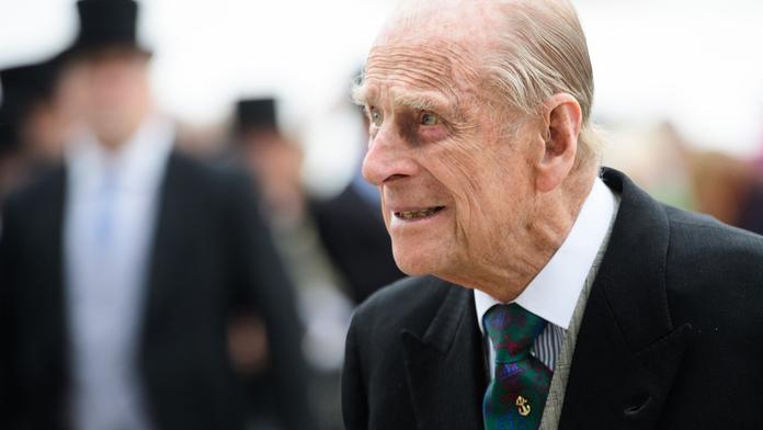 Královská rodina oznámila příčinu smrti prince Philipa, vydala úmrtní list